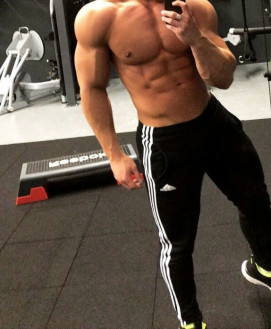 PERSONAL TRAINER